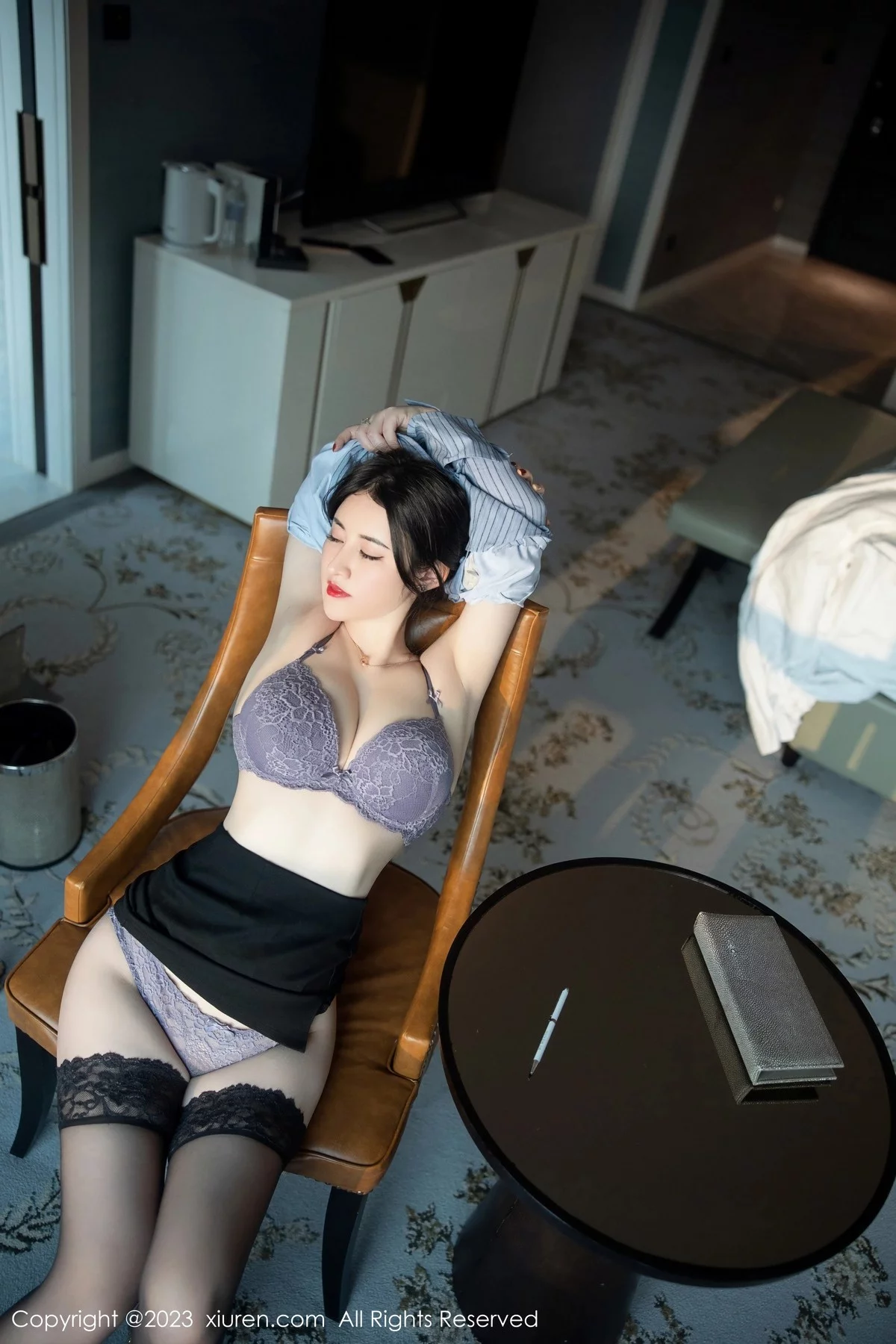 [[XiuRen秀人网]秀人网]No.6343_模特诗诗kiki条纹T恤配黑短裙露性感蕾丝内衣魅惑黑丝诱惑写真78P