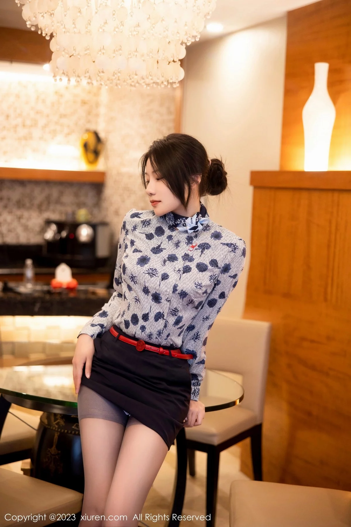 [[XiuRen秀人网]秀人网]No.6338_新人模特王楚璇脱空姐制服露黑色蕾丝内衣配超薄灰丝诱惑写真56P