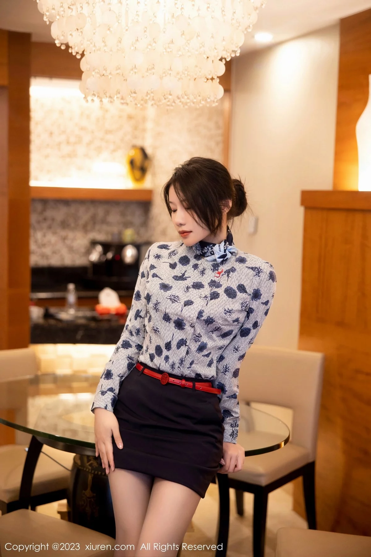 [[XiuRen秀人网]秀人网]No.6338_新人模特王楚璇脱空姐制服露黑色蕾丝内衣配超薄灰丝诱惑写真56P