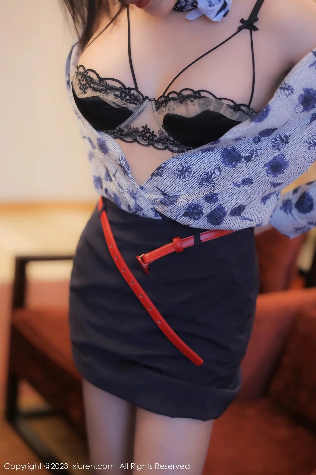 [[XiuRen秀人网]秀人网]No.6338_新人模特王楚璇脱空姐制服露黑色蕾丝内衣配超薄灰丝诱惑写真56P