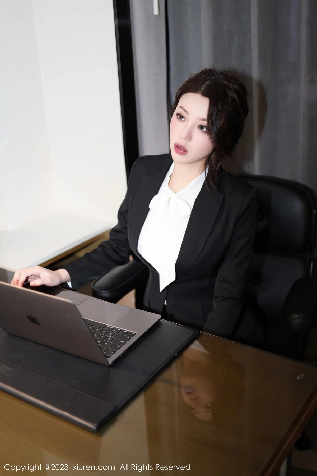 [[XiuRen秀人网]秀人网]No.6342_模特米娜MnaL性感白T配开档黑丝情趣捆绑秀惹火身材诱惑写真95P