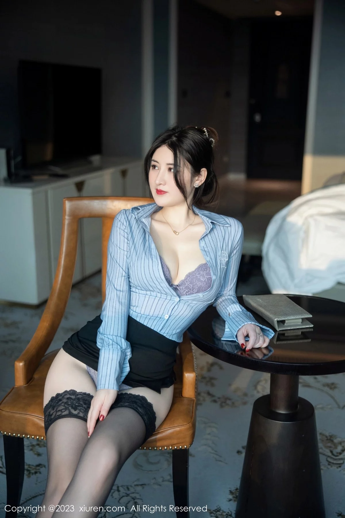 [[XiuRen秀人网]秀人网]No.6343_模特诗诗kiki条纹T恤配黑短裙露性感蕾丝内衣魅惑黑丝诱惑写真78P