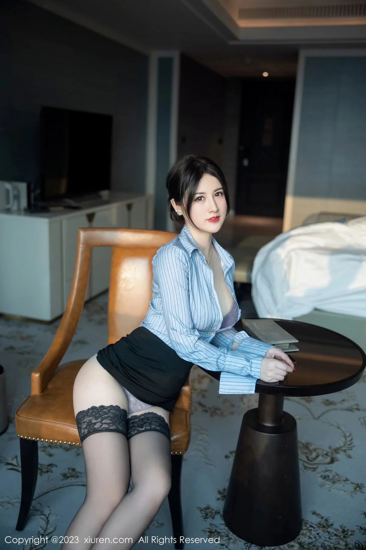 [[XiuRen秀人网]秀人网]No.6343_模特诗诗kiki条纹T恤配黑短裙露性感蕾丝内衣魅惑黑丝诱惑写真78P