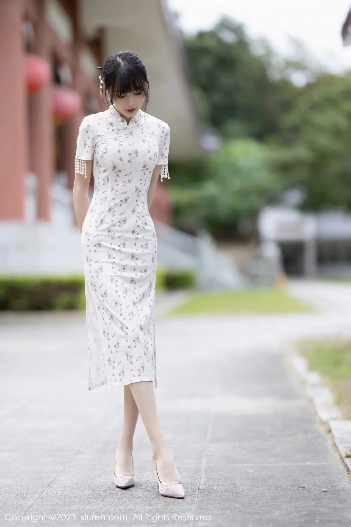 [[XiuRen秀人网]秀人网]No.6346_模特林星阑海南旅拍性感浅色短款旗袍露浅粉色蕾丝内衣迷人写真85P