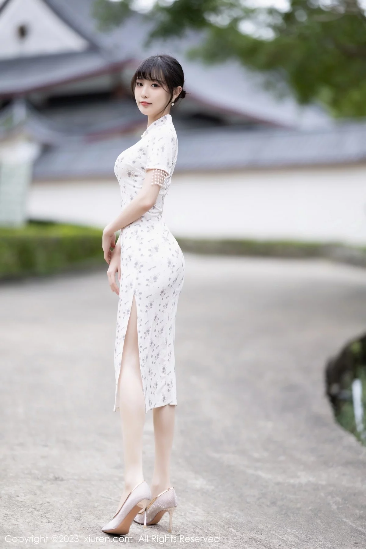 [[XiuRen秀人网]秀人网]No.6346_模特林星阑海南旅拍性感浅色短款旗袍露浅粉色蕾丝内衣迷人写真85P