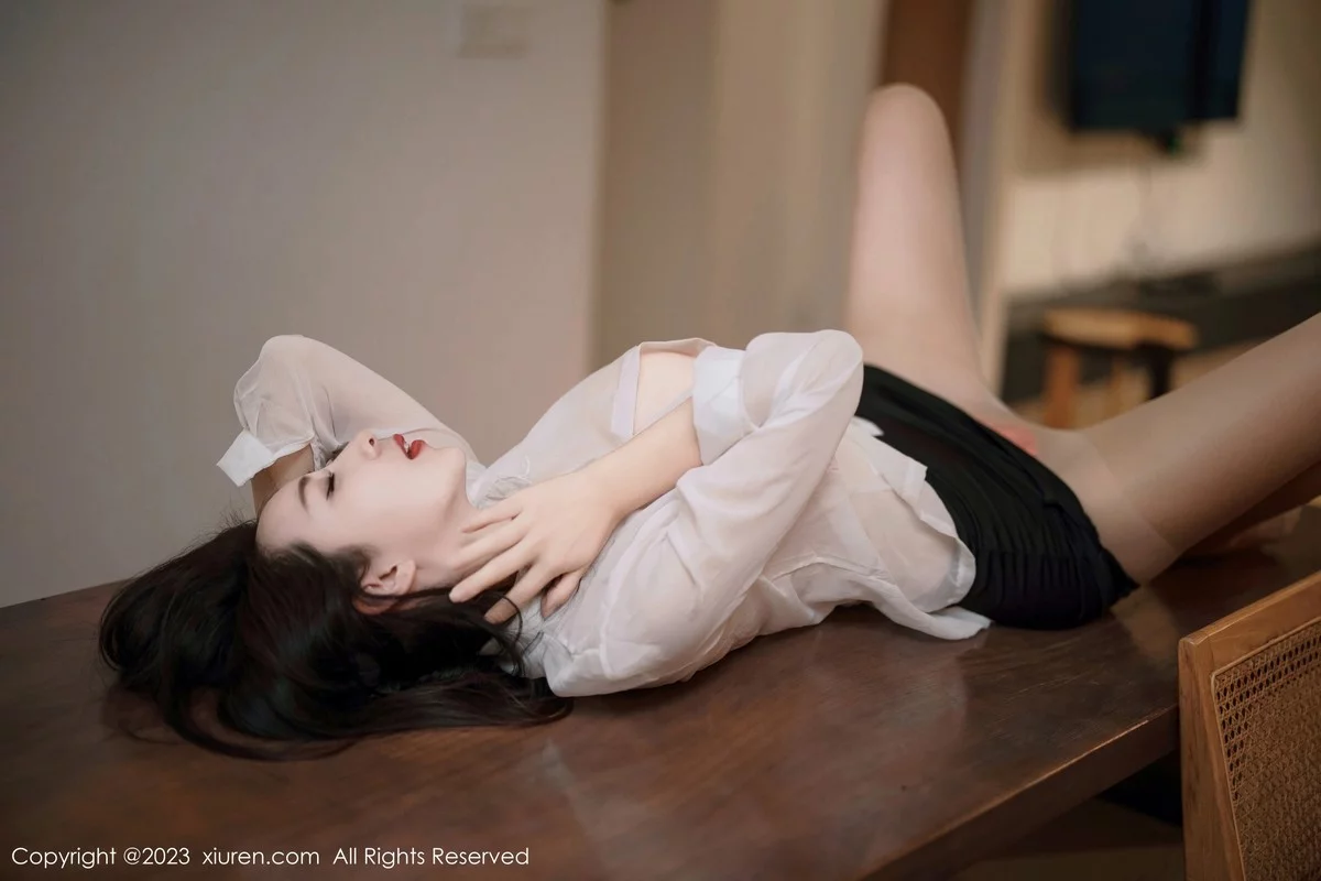 [[XiuRen秀人网]秀人网]No.6341_模特娇喘JC性感薄透白T配黑色短裙露超薄肉丝秀翘臀诱惑写真65P