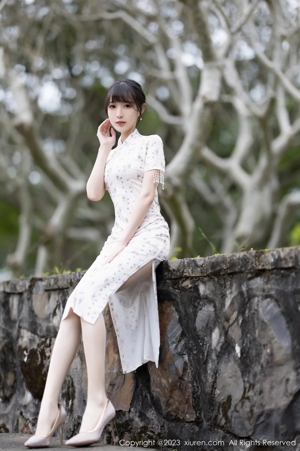 [[XiuRen秀人网]秀人网]No.6346_模特林星阑海南旅拍性感浅色短款旗袍露浅粉色蕾丝内衣迷人写真85P