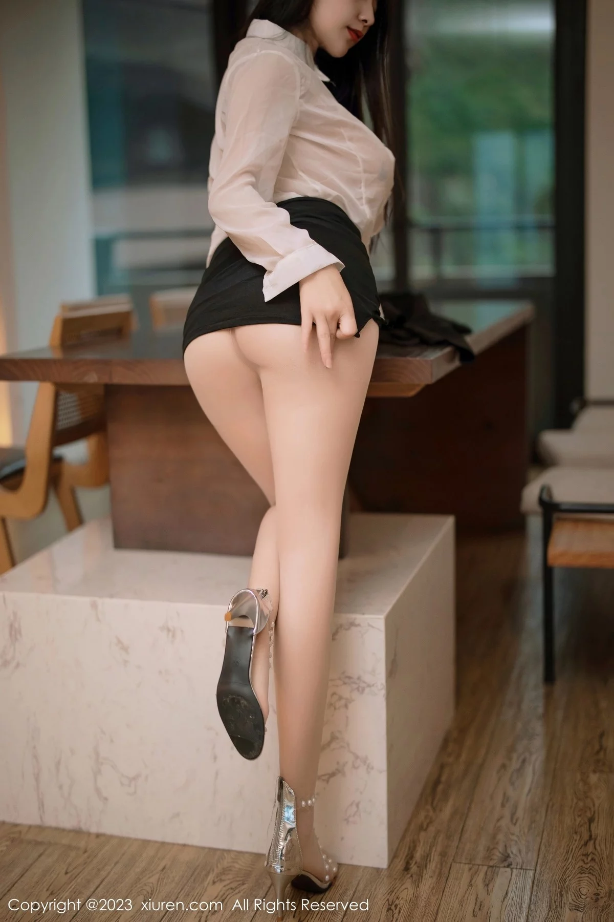 [[XiuRen秀人网]秀人网]No.6341_模特娇喘JC性感薄透白T配黑色短裙露超薄肉丝秀翘臀诱惑写真65P