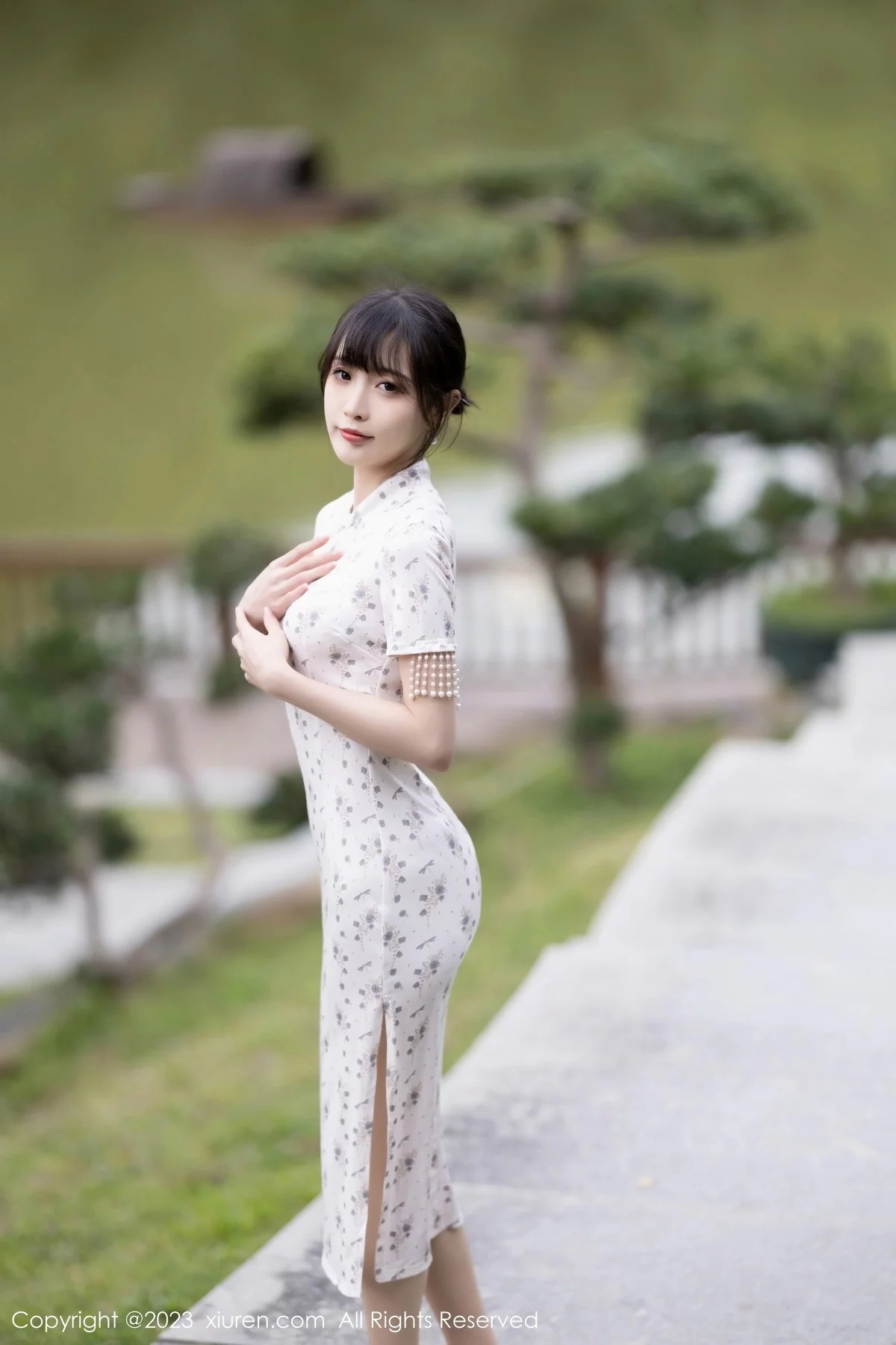 [[XiuRen秀人网]秀人网]No.6346_模特林星阑海南旅拍性感浅色短款旗袍露浅粉色蕾丝内衣迷人写真85P