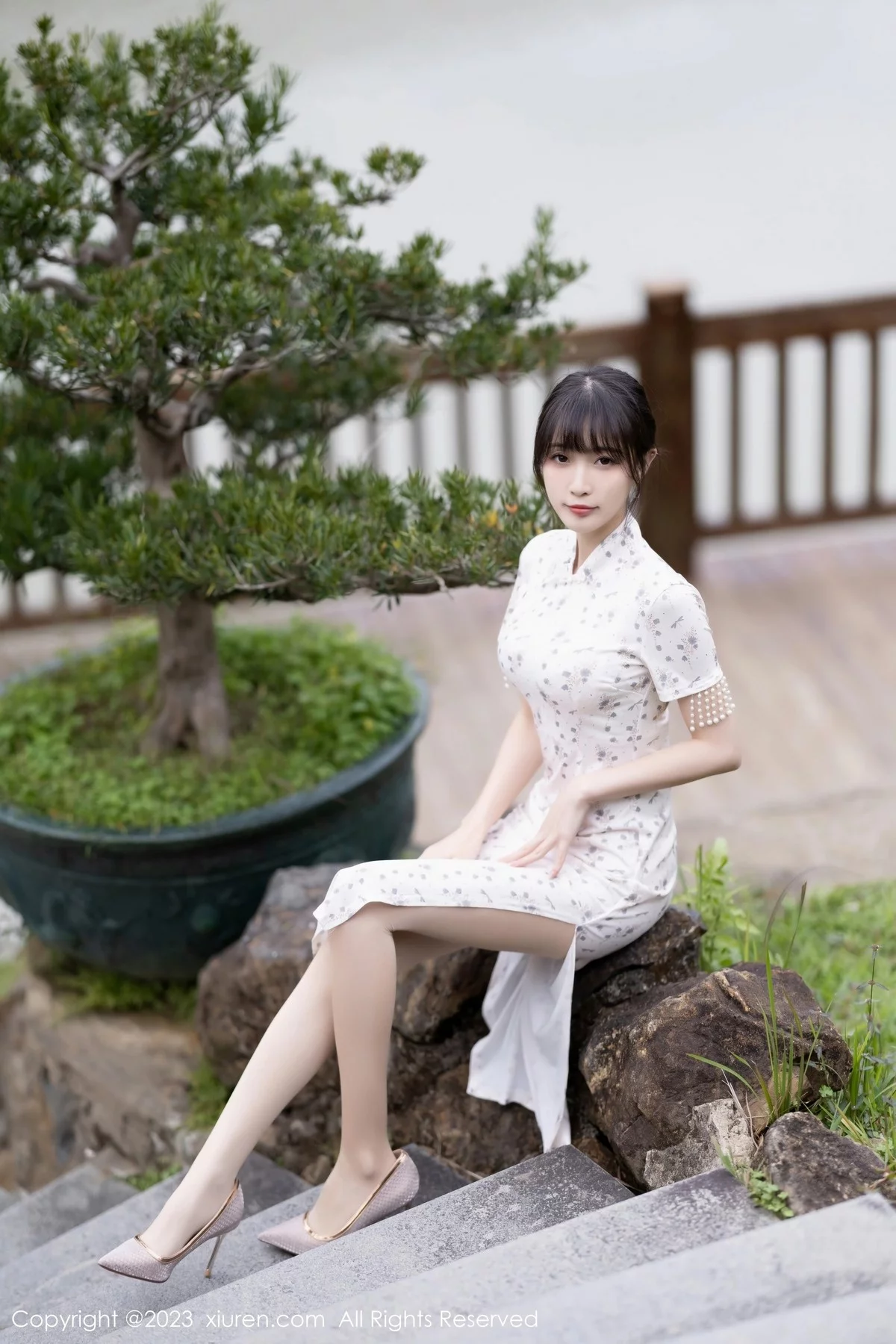 [[XiuRen秀人网]秀人网]No.6346_模特林星阑海南旅拍性感浅色短款旗袍露浅粉色蕾丝内衣迷人写真85P