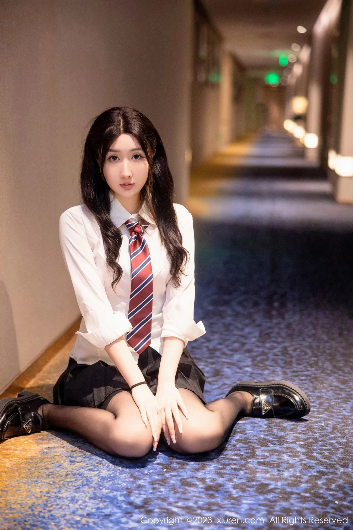 [[XiuRen秀人网]秀人网]No.6350_模特江真真性感白T配黑短裙露粉色蕾丝内衣黑丝吊袜诱惑写真90P