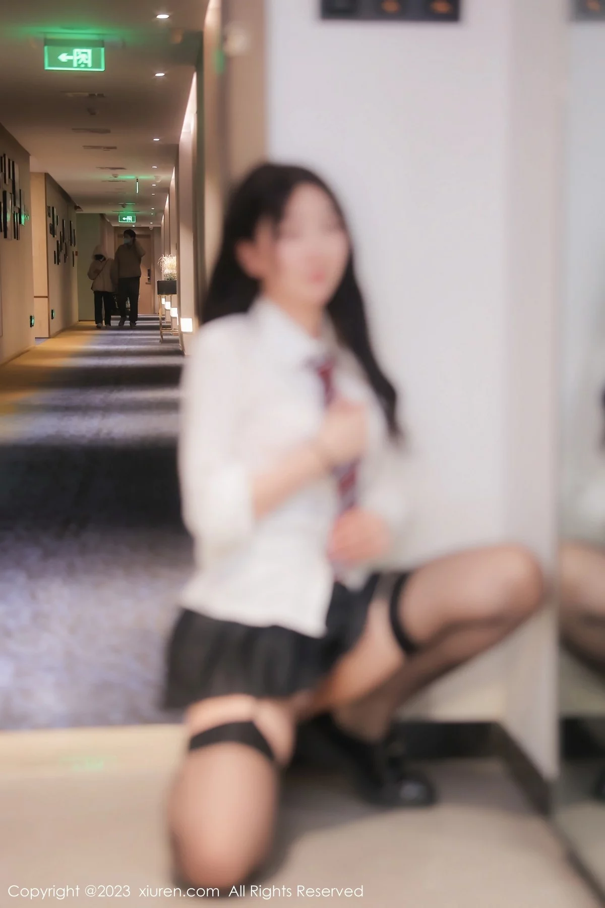 [[XiuRen秀人网]秀人网]No.6350_模特江真真性感白T配黑短裙露粉色蕾丝内衣黑丝吊袜诱惑写真90P