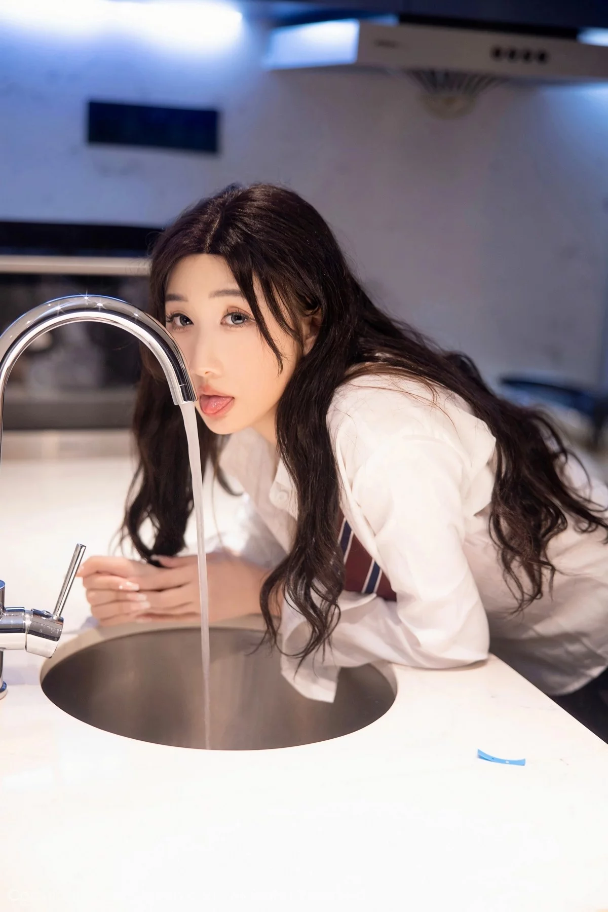 [[XiuRen秀人网]秀人网]No.6350_模特江真真性感白T配黑短裙露粉色蕾丝内衣黑丝吊袜诱惑写真90P