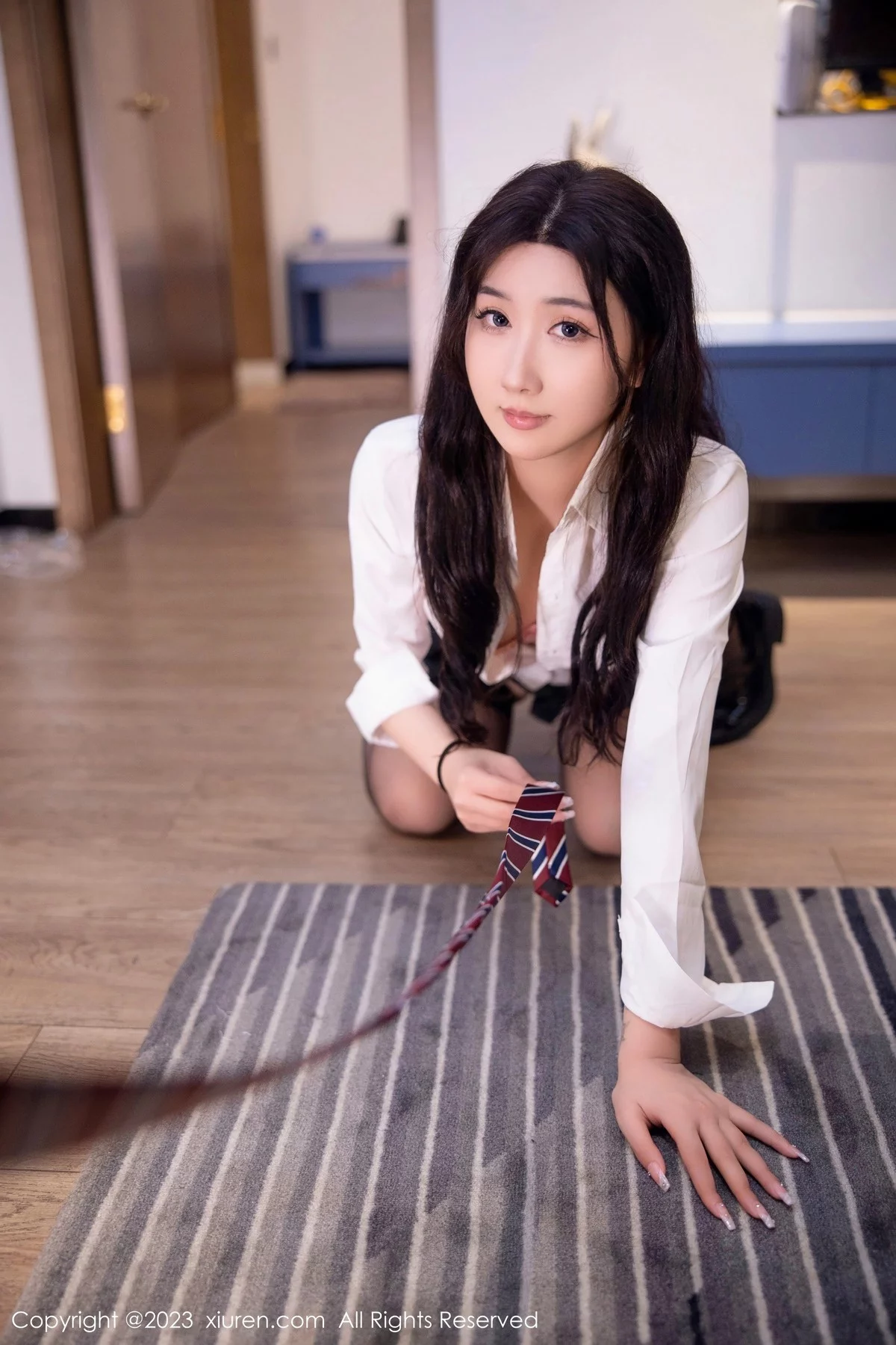 [[XiuRen秀人网]秀人网]No.6350_模特江真真性感白T配黑短裙露粉色蕾丝内衣黑丝吊袜诱惑写真90P