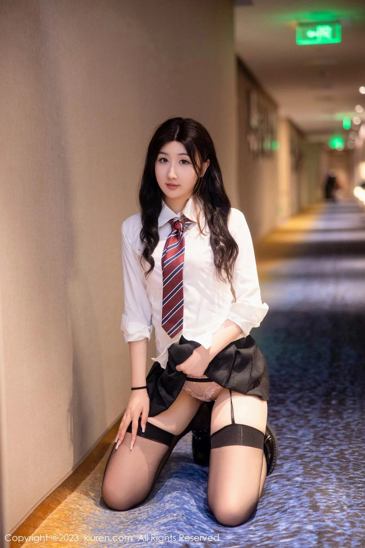 [[XiuRen秀人网]秀人网]No.6350_模特江真真性感白T配黑短裙露粉色蕾丝内衣黑丝吊袜诱惑写真90P