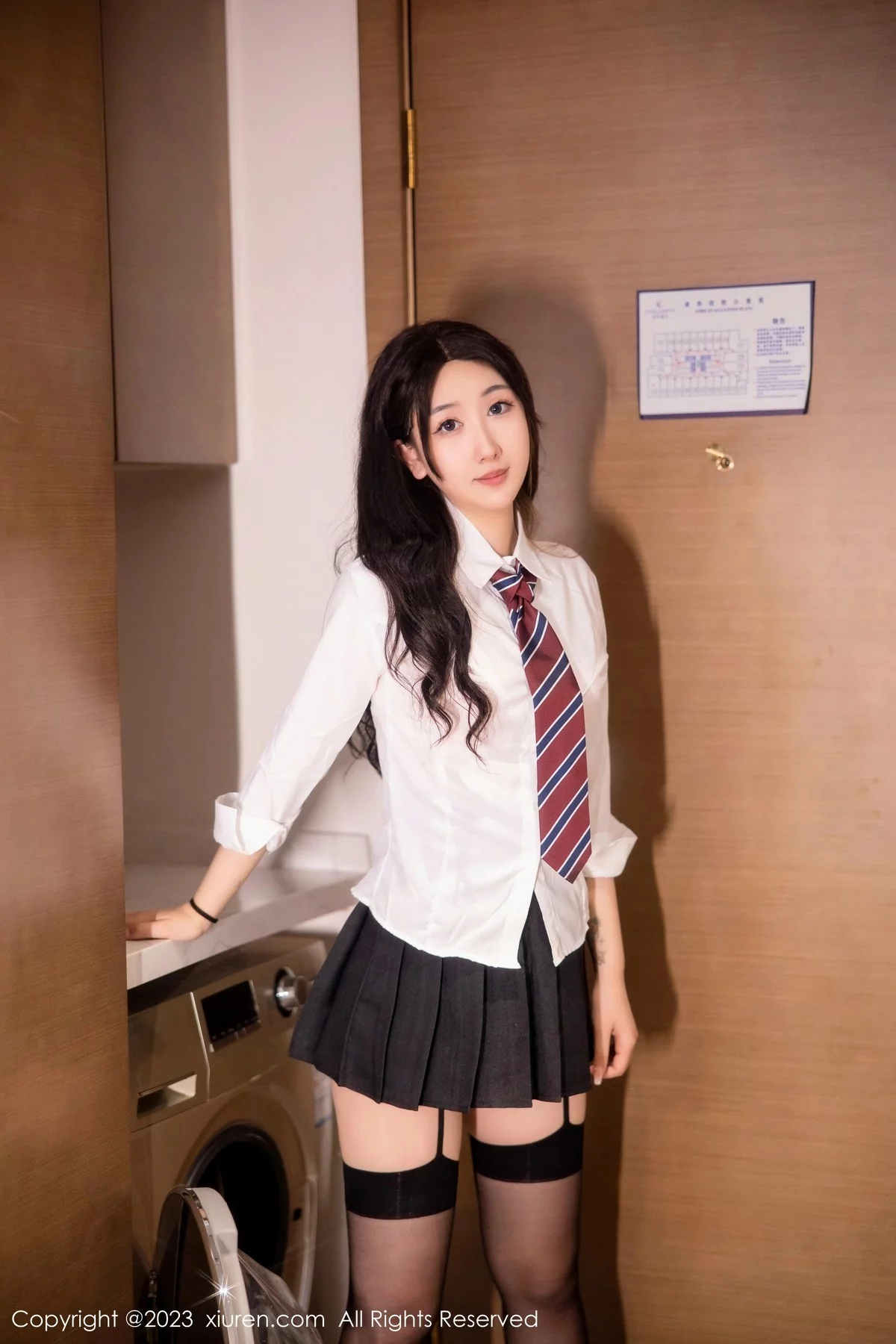 [[XiuRen秀人网]秀人网]No.6350_模特江真真性感白T配黑短裙露粉色蕾丝内衣黑丝吊袜诱惑写真90P