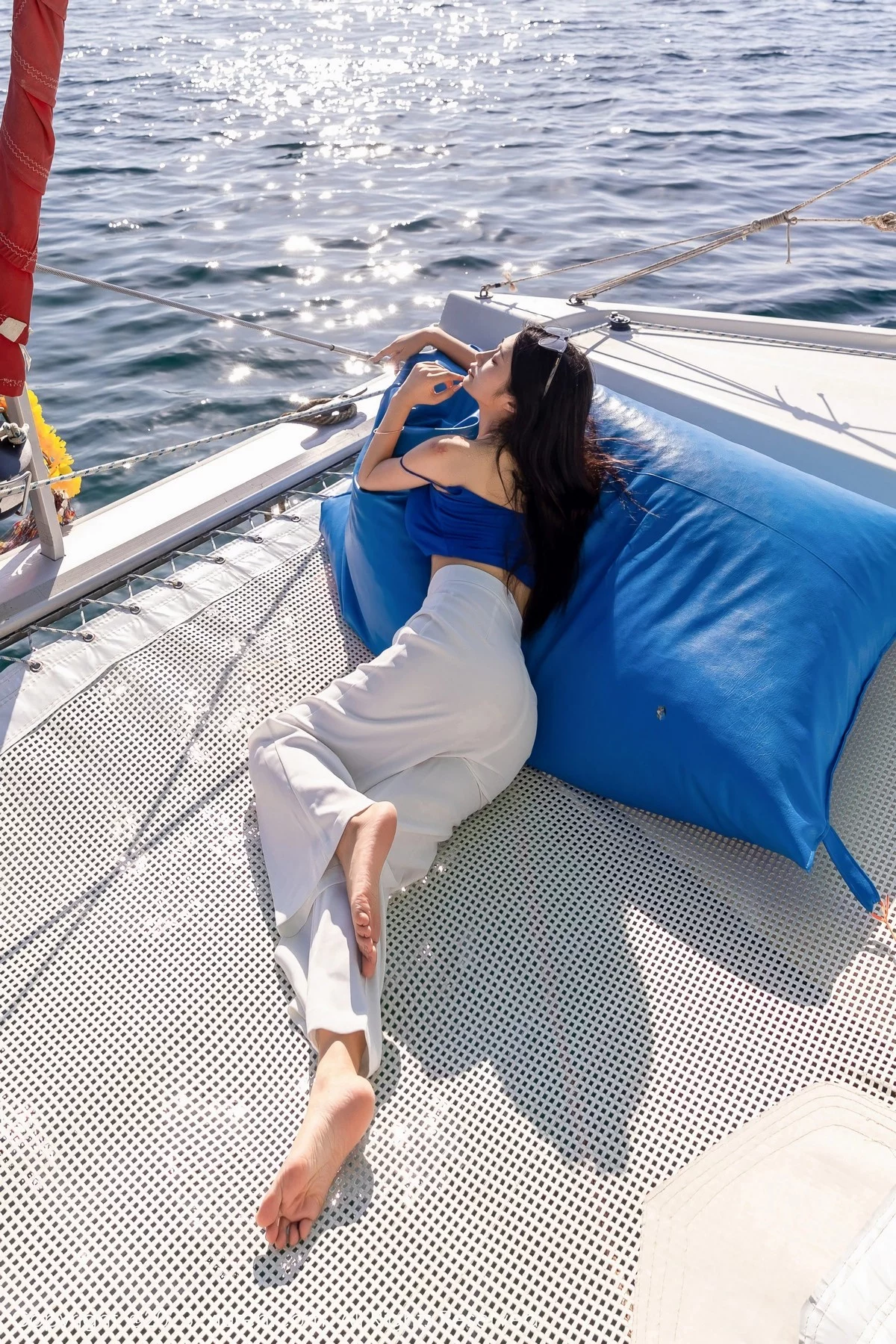 [[XiuRen秀人网]秀人网]No.6359_模特laura阿姣蓝色短款上衣配白色长裤半脱秀丰满身材诱惑写真68P