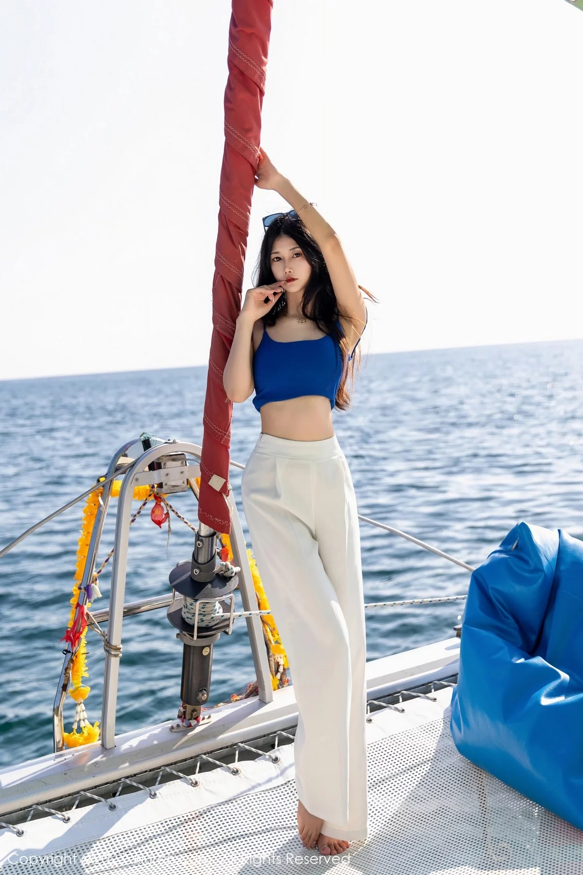 [[XiuRen秀人网]秀人网]No.6359_模特laura阿姣蓝色短款上衣配白色长裤半脱秀丰满身材诱惑写真68P