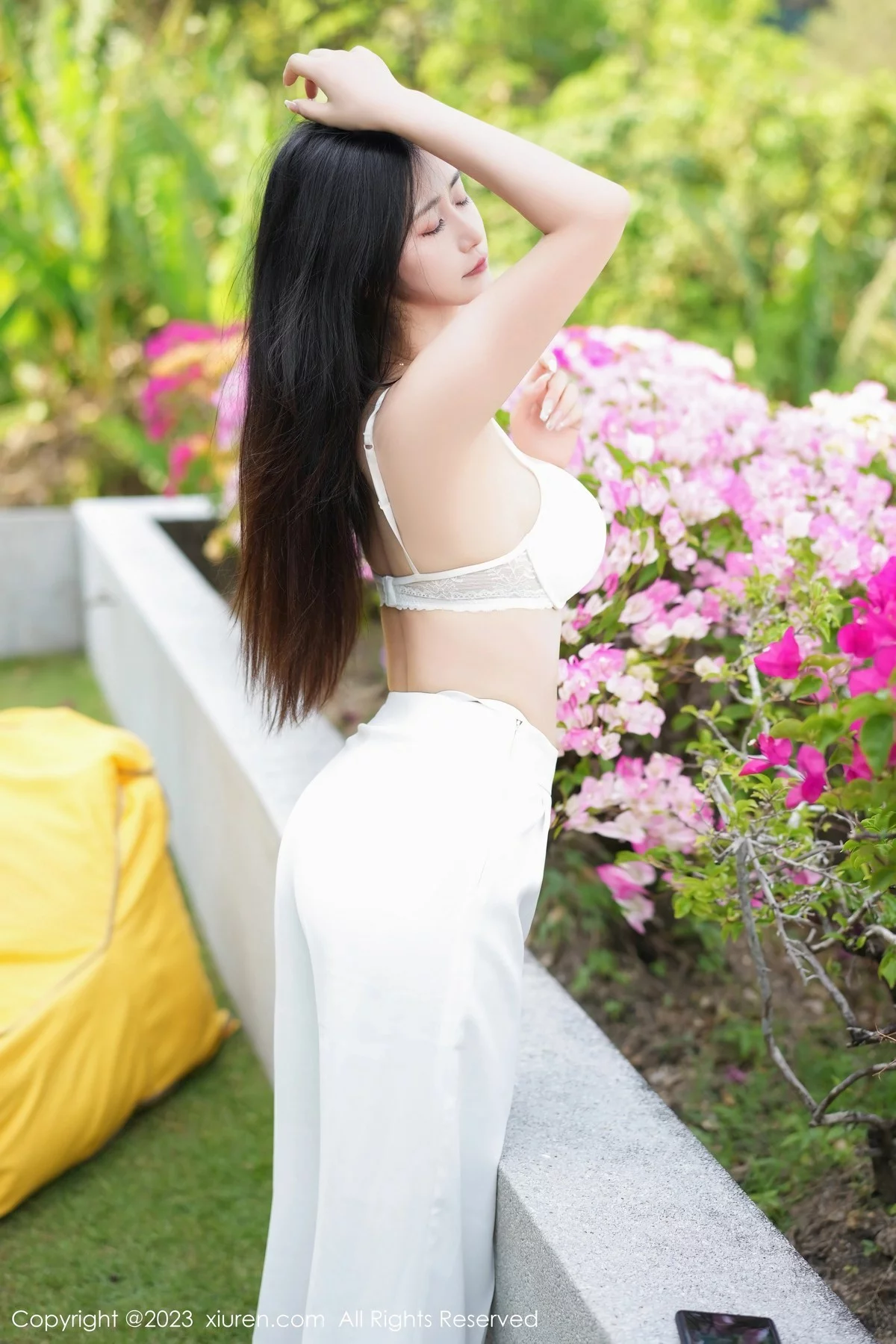 [[XiuRen秀人网]秀人网]No.6359_模特laura阿姣蓝色短款上衣配白色长裤半脱秀丰满身材诱惑写真68P