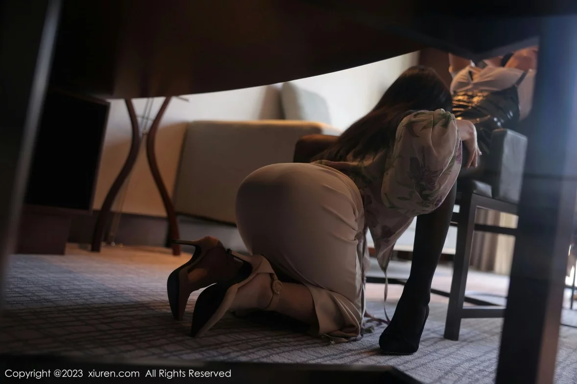 [[XiuRen秀人网]秀人网]No.6279_新人模特星子柒kiki组合拍摄半脱露白色内衣配原色丝袜性感写真111P