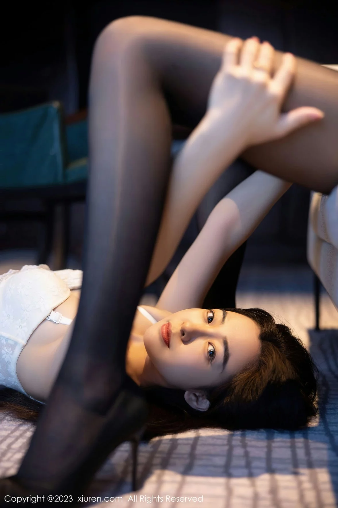 [[XiuRen秀人网]秀人网]No.6279_新人模特星子柒kiki组合拍摄半脱露白色内衣配原色丝袜性感写真111P