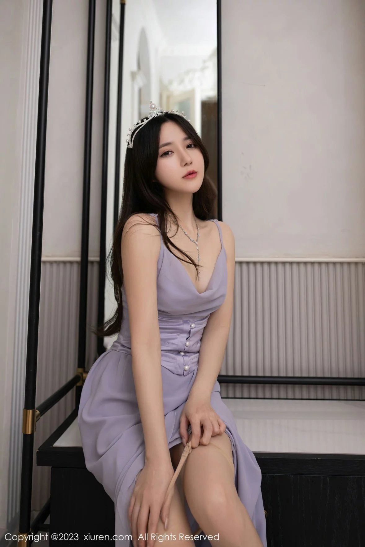 [[XiuRen秀人网]秀人网]No.6286_模特鱼子酱Fish生日篇主题紫灰色连衣长裙秀曼妙身姿迷人写真83P