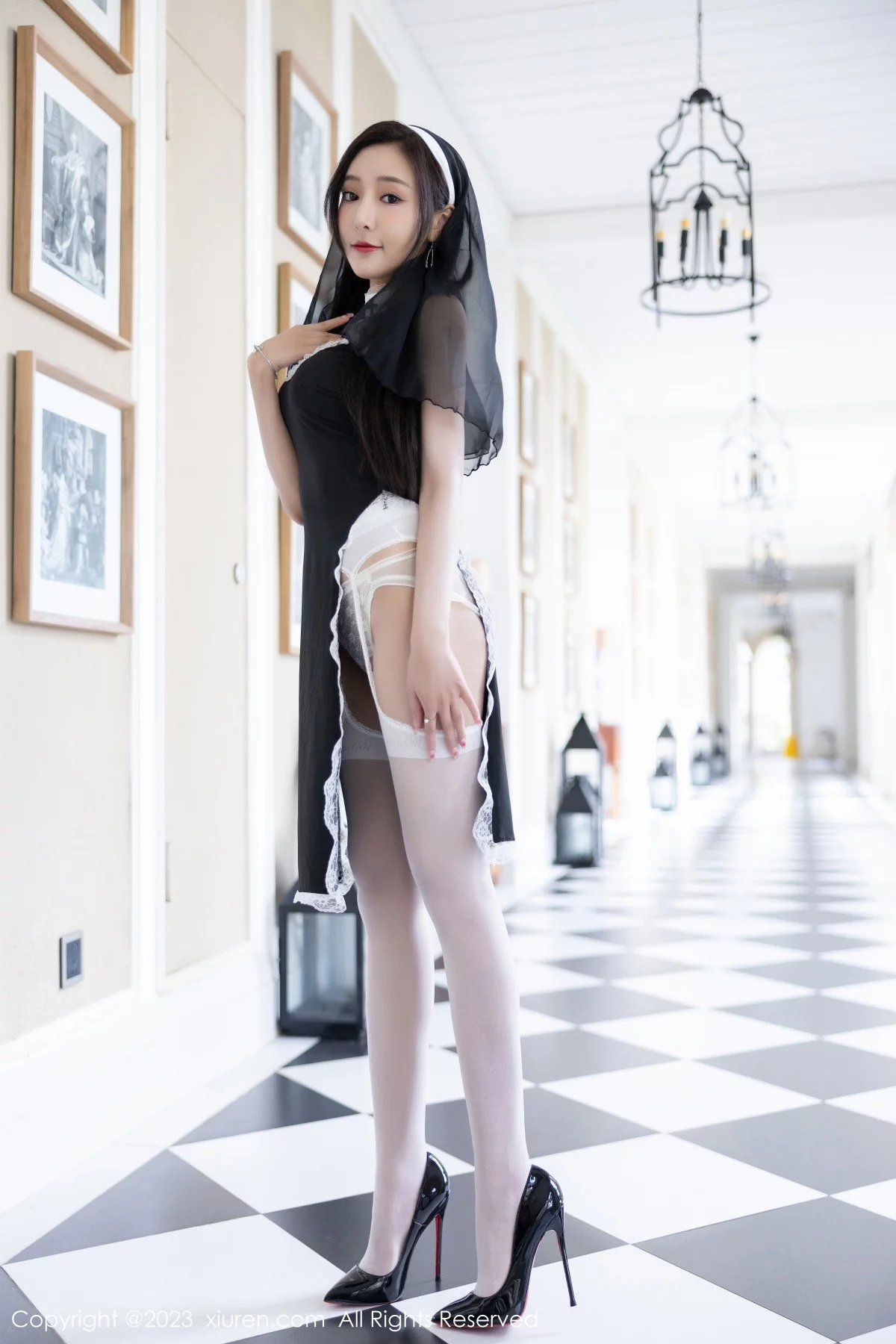 [[XiuRen秀人网]秀人网]No.6284_女神王馨瑶yanni私房半脱露白色蕾丝内衣配白丝吊袜惹火诱惑写真81P