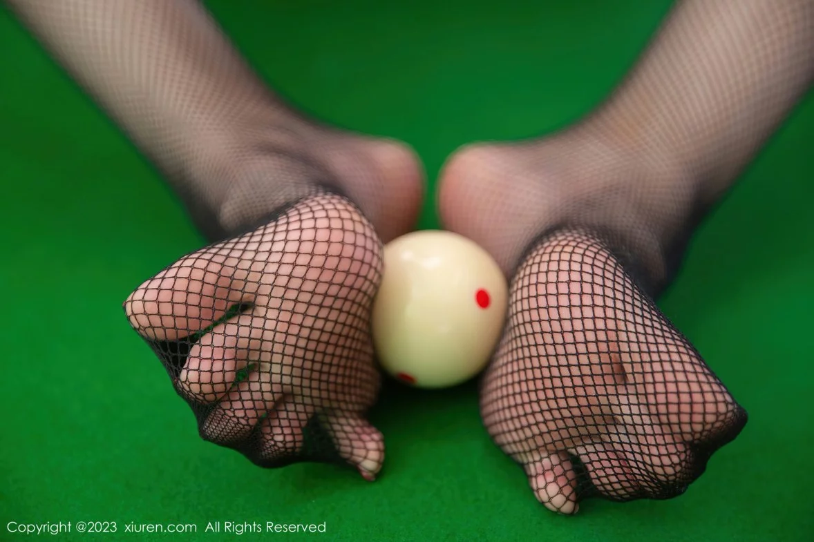 [[XiuRen秀人网]秀人网]No.6283_模特是小逗逗脱黑色皮质连体衣露轻透内衣秀完美身材迷人写真88P