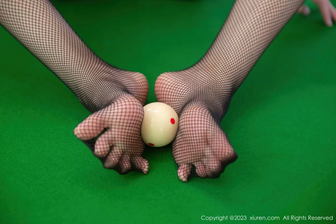 [[XiuRen秀人网]秀人网]No.6283_模特是小逗逗脱黑色皮质连体衣露轻透内衣秀完美身材迷人写真88P