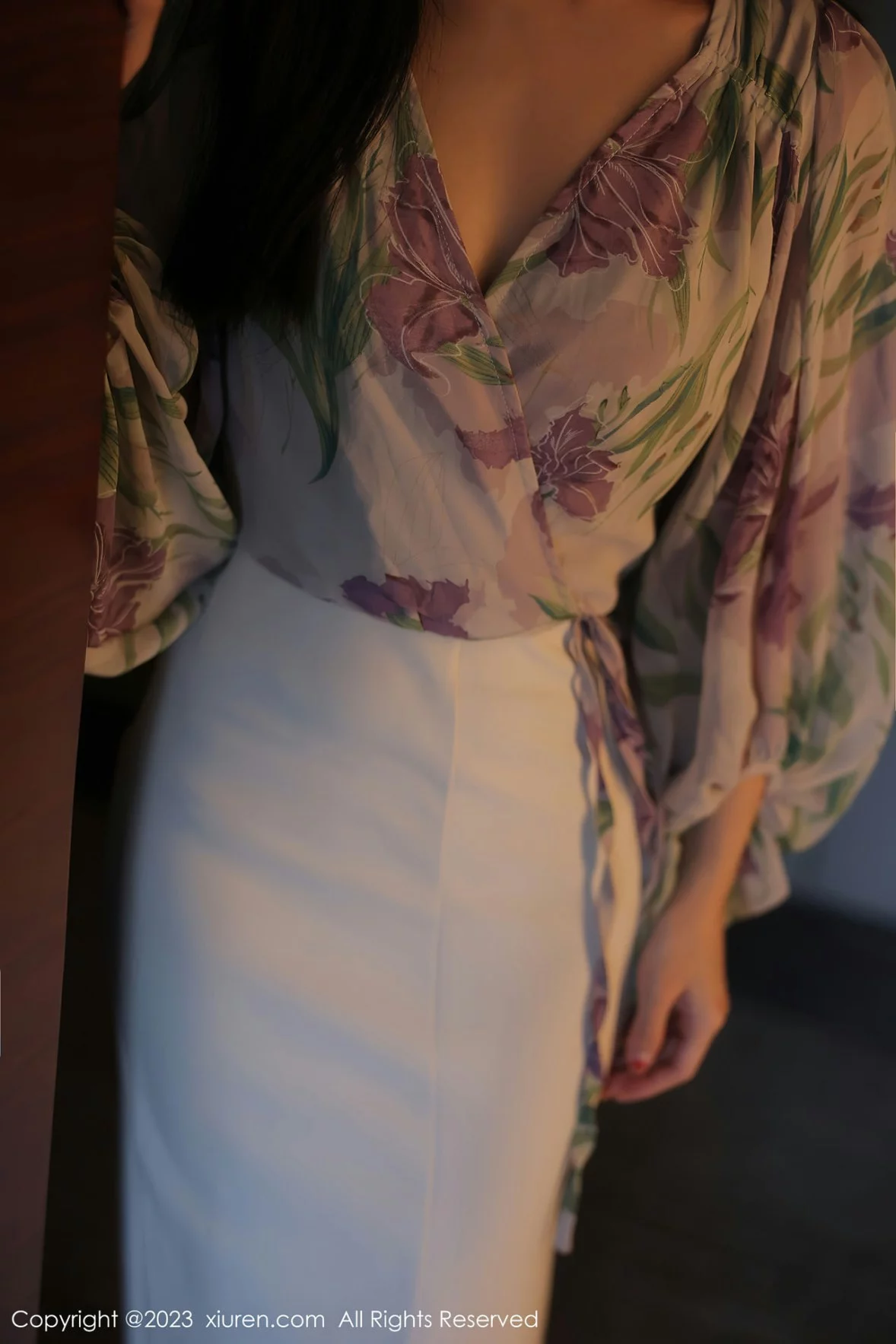 [[XiuRen秀人网]秀人网]No.6279_新人模特星子柒kiki组合拍摄半脱露白色内衣配原色丝袜性感写真111P