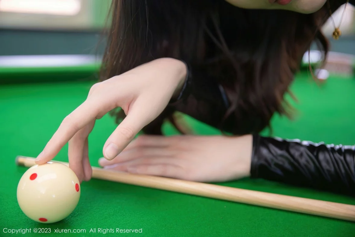 [[XiuRen秀人网]秀人网]No.6283_模特是小逗逗脱黑色皮质连体衣露轻透内衣秀完美身材迷人写真88P