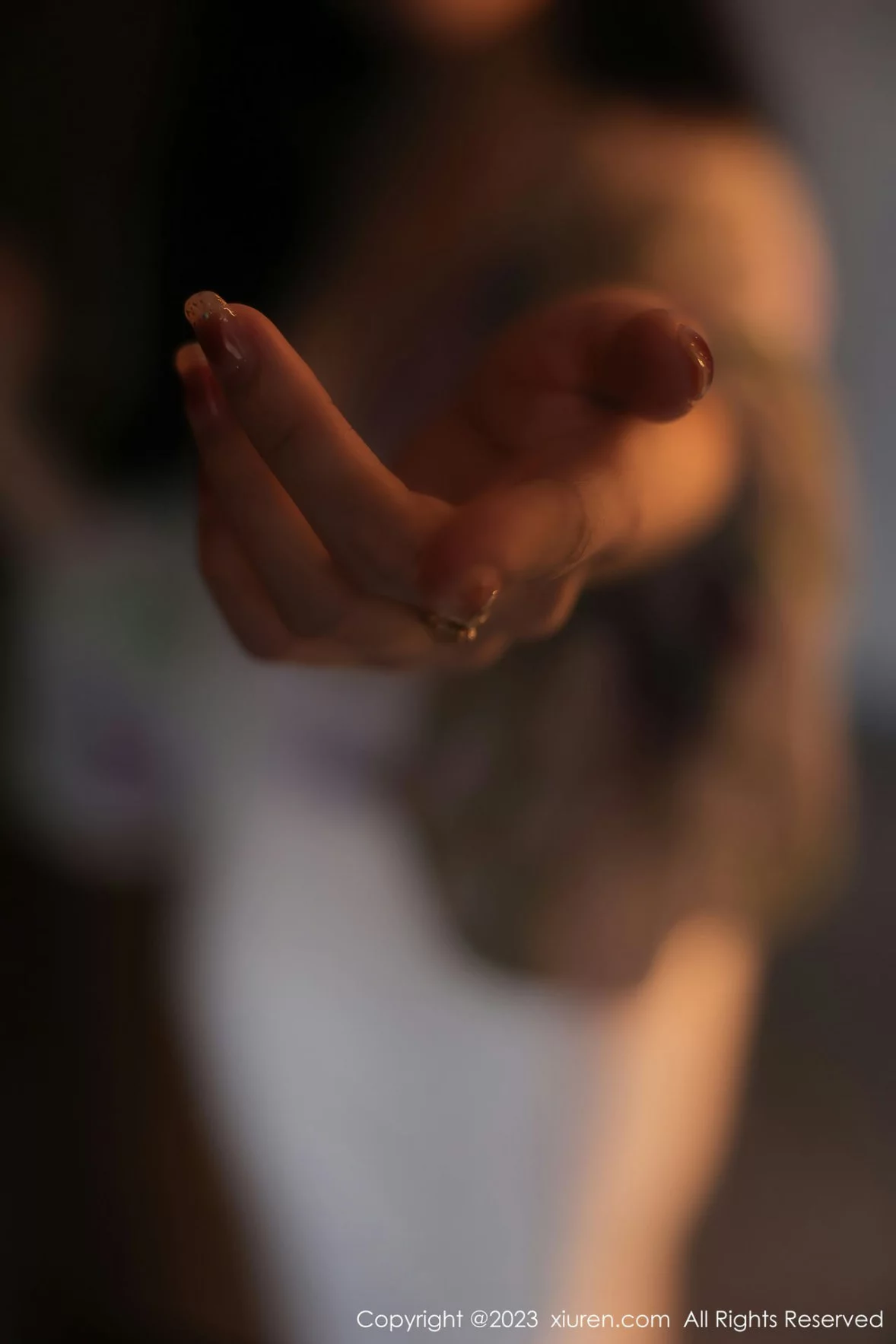 [[XiuRen秀人网]秀人网]No.6279_新人模特星子柒kiki组合拍摄半脱露白色内衣配原色丝袜性感写真111P