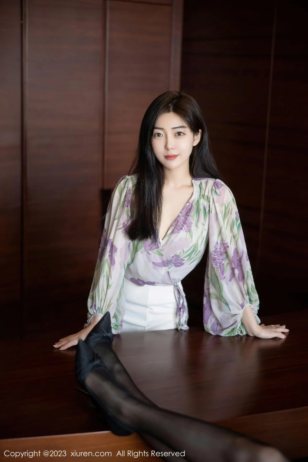 [[XiuRen秀人网]秀人网]No.6279_新人模特星子柒kiki组合拍摄半脱露白色内衣配原色丝袜性感写真111P