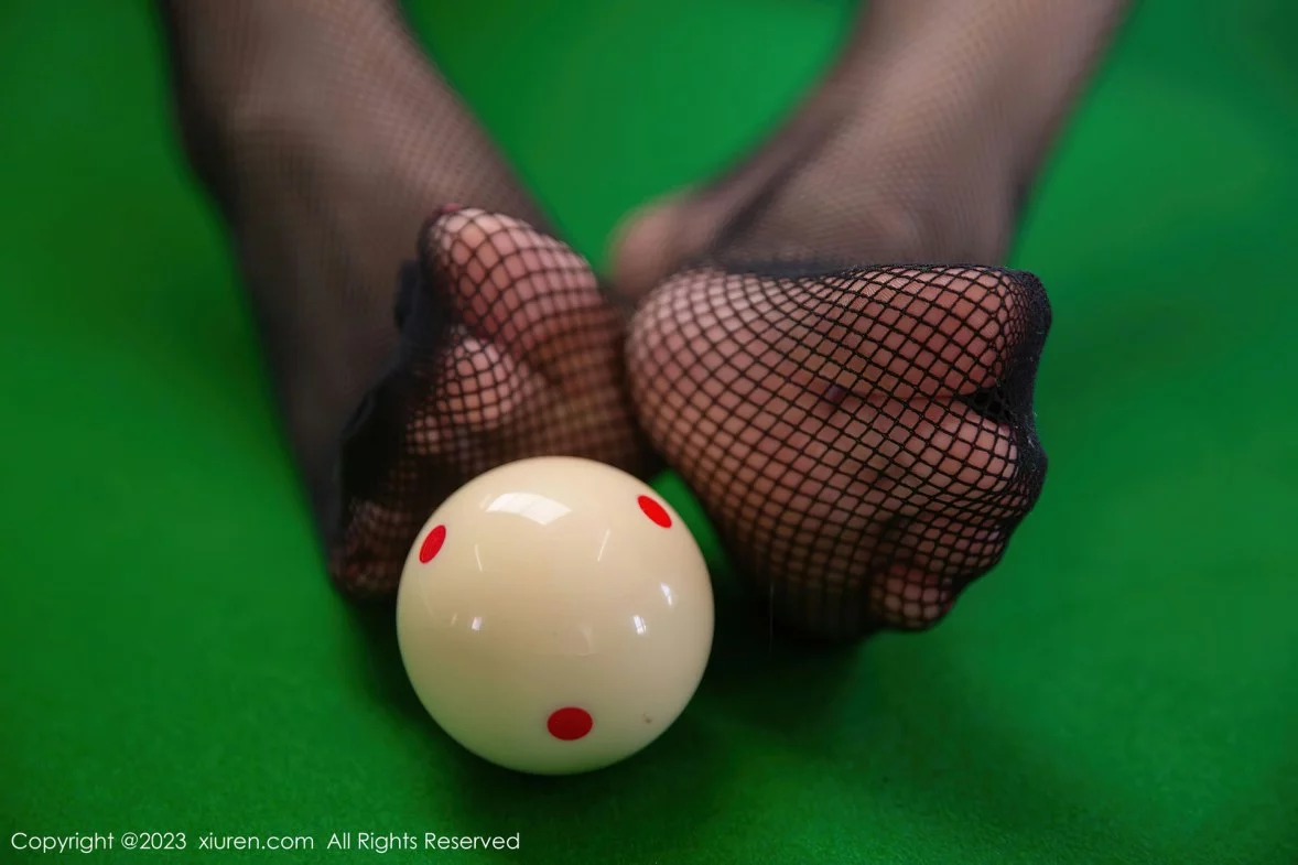 [[XiuRen秀人网]秀人网]No.6283_模特是小逗逗脱黑色皮质连体衣露轻透内衣秀完美身材迷人写真88P