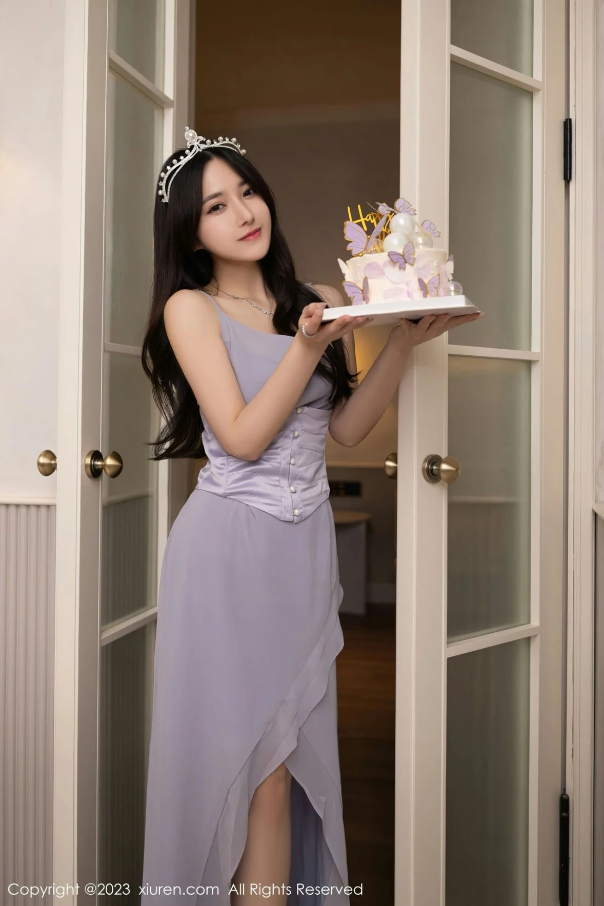 [[XiuRen秀人网]秀人网]No.6286_模特鱼子酱Fish生日篇主题紫灰色连衣长裙秀曼妙身姿迷人写真83P