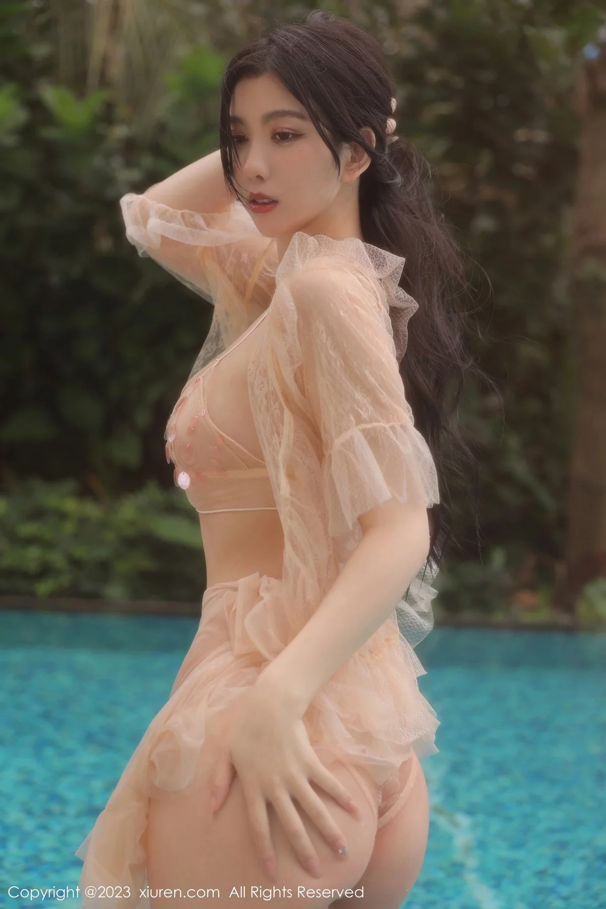 [[XiuRen秀人网]秀人网]No.6370_模特李雅柔泳池场景性感浅色薄透连衣长裙秀完美身材诱惑写真55P