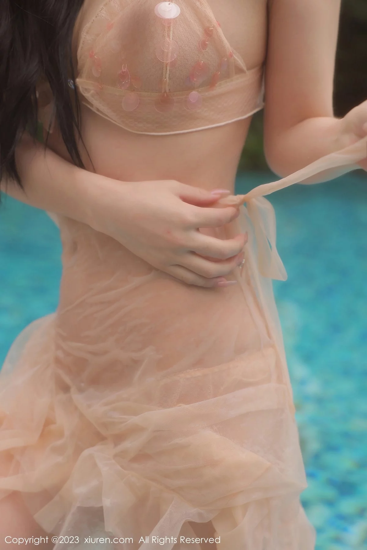 [[XiuRen秀人网]秀人网]No.6370_模特李雅柔泳池场景性感浅色薄透连衣长裙秀完美身材诱惑写真55P