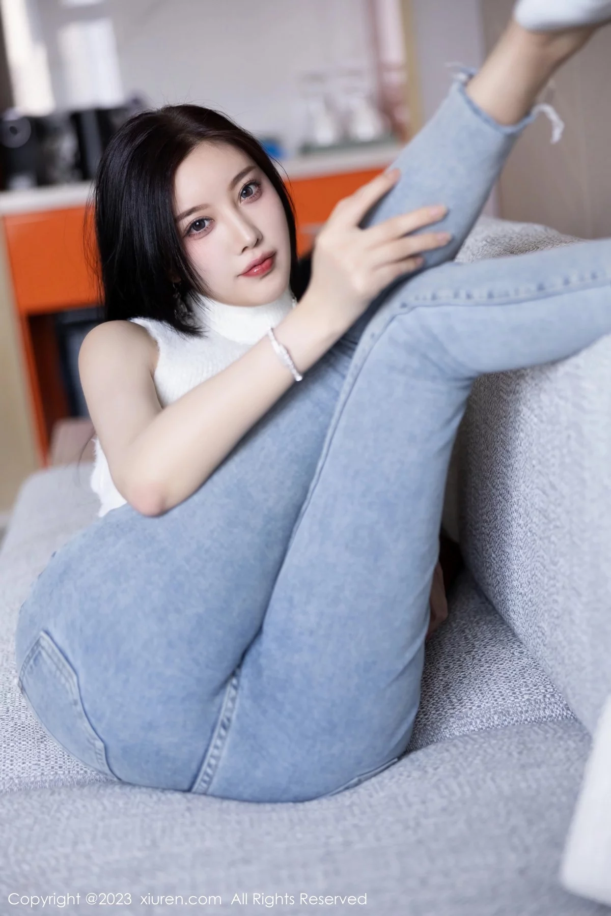 [[XiuRen秀人网]秀人网]No.6377_女神杨晨晨Yome白色短款上衣配牛仔裤秀丰腴身材完美诱惑写真80P