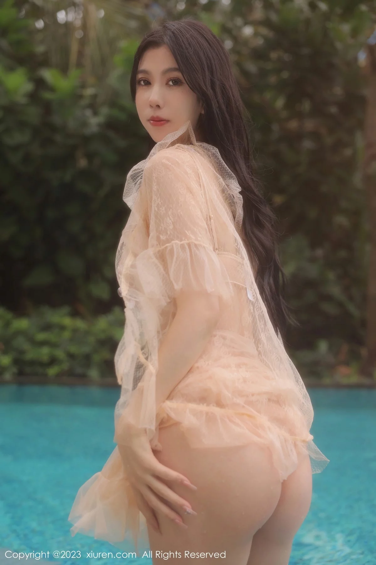 [[XiuRen秀人网]秀人网]No.6370_模特李雅柔泳池场景性感浅色薄透连衣长裙秀完美身材诱惑写真55P