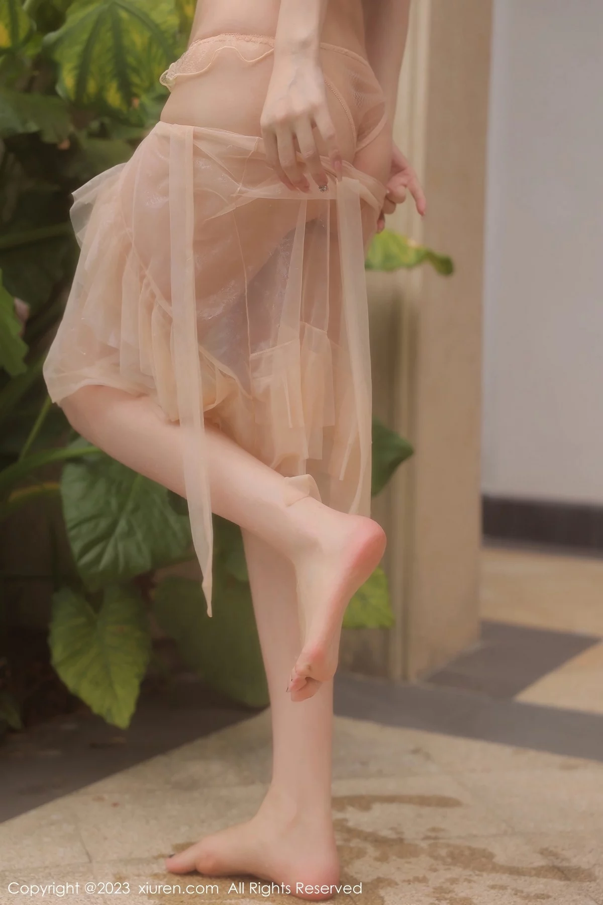 [[XiuRen秀人网]秀人网]No.6370_模特李雅柔泳池场景性感浅色薄透连衣长裙秀完美身材诱惑写真55P