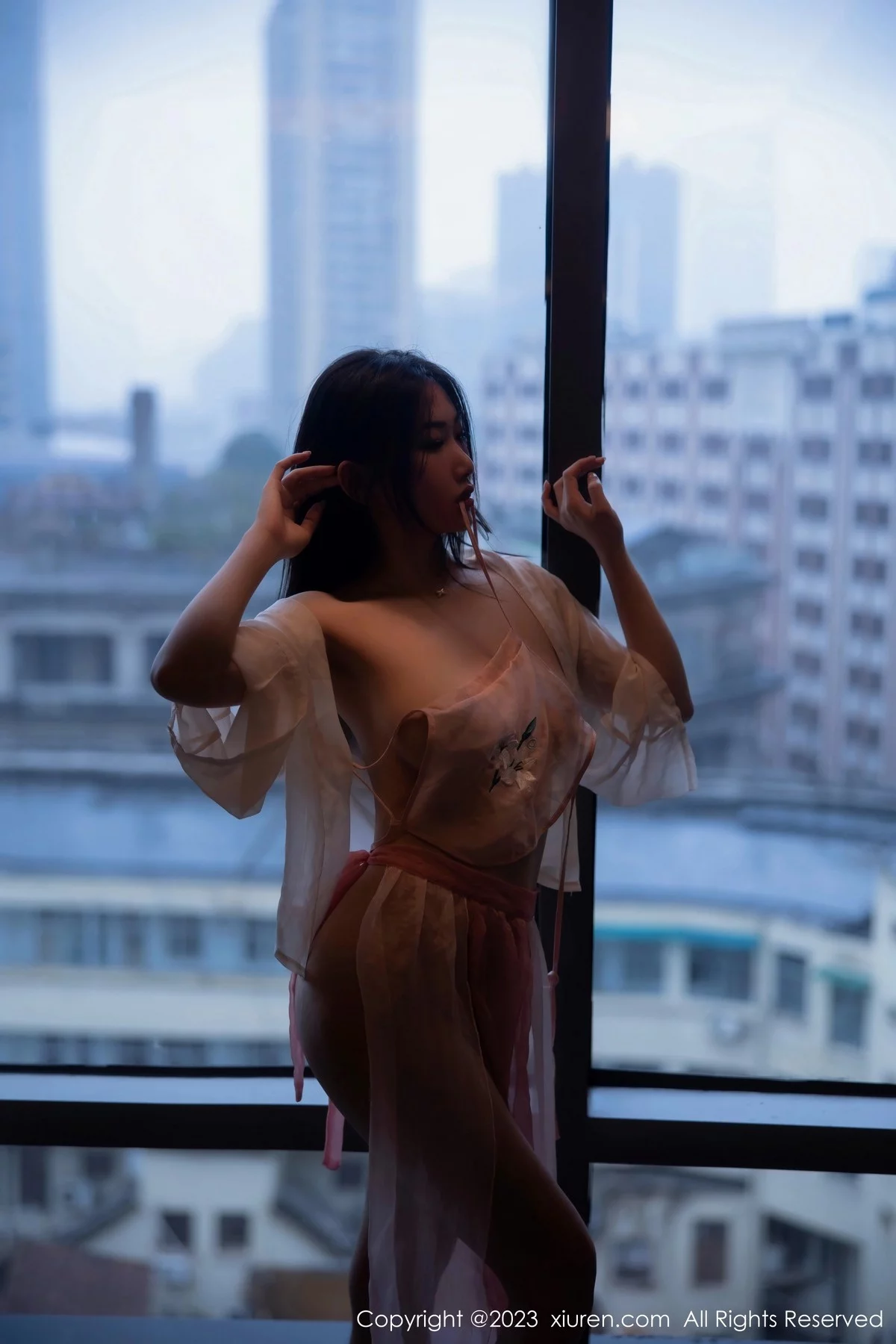 [[XiuRen秀人网]秀人网]No.6369_新人模特李佳芮cherie性感粉色薄透古装服饰秀惹火身材诱惑写真91P