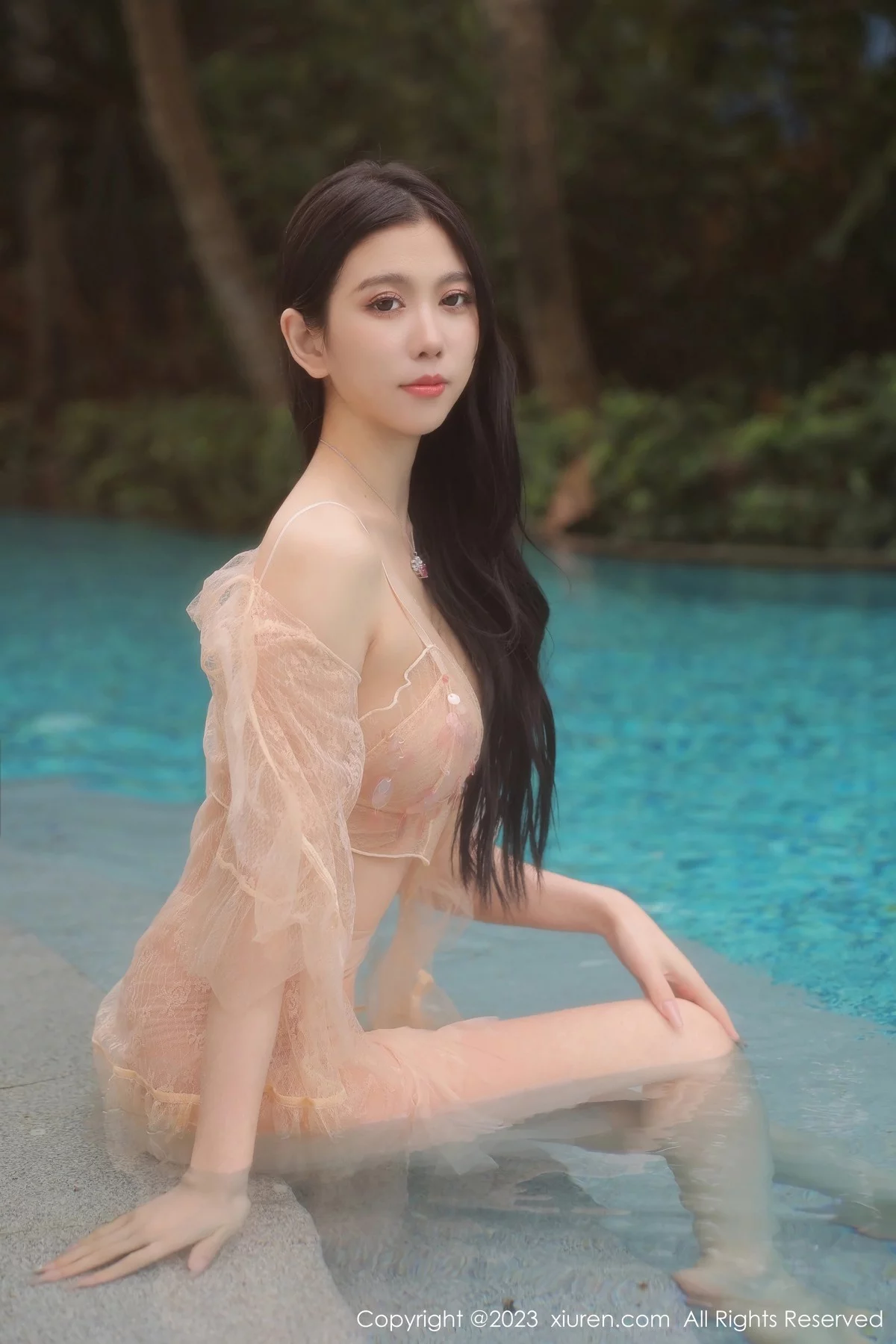 [[XiuRen秀人网]秀人网]No.6370_模特李雅柔泳池场景性感浅色薄透连衣长裙秀完美身材诱惑写真55P