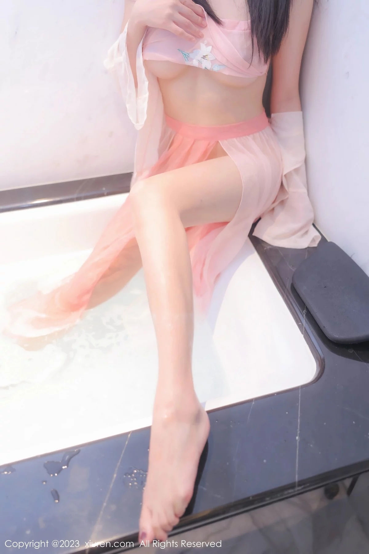 [[XiuRen秀人网]秀人网]No.6369_新人模特李佳芮cherie性感粉色薄透古装服饰秀惹火身材诱惑写真91P