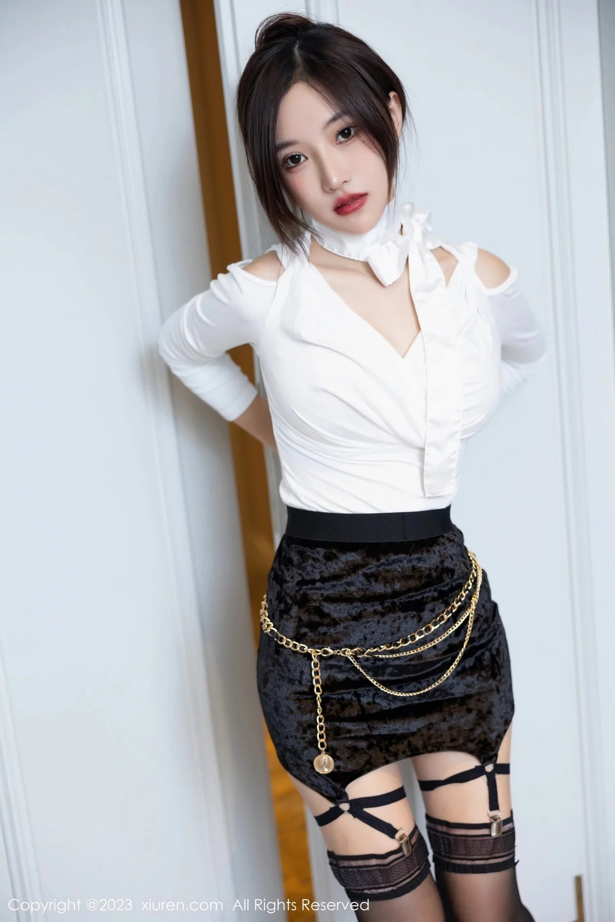 [[XiuRen秀人网]秀人网]No.6378_新人模特妙可可Cheese白上衣配黑短裙秀丰腴身材完美诱惑写真86P