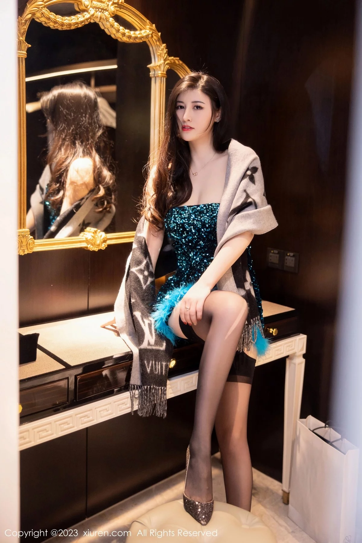 [[XiuRen秀人网]秀人网]No.6384_模特诗诗kiki性感蓝黑露肩连衣短裙露黑色蕾丝内衣惹火诱惑写真86P