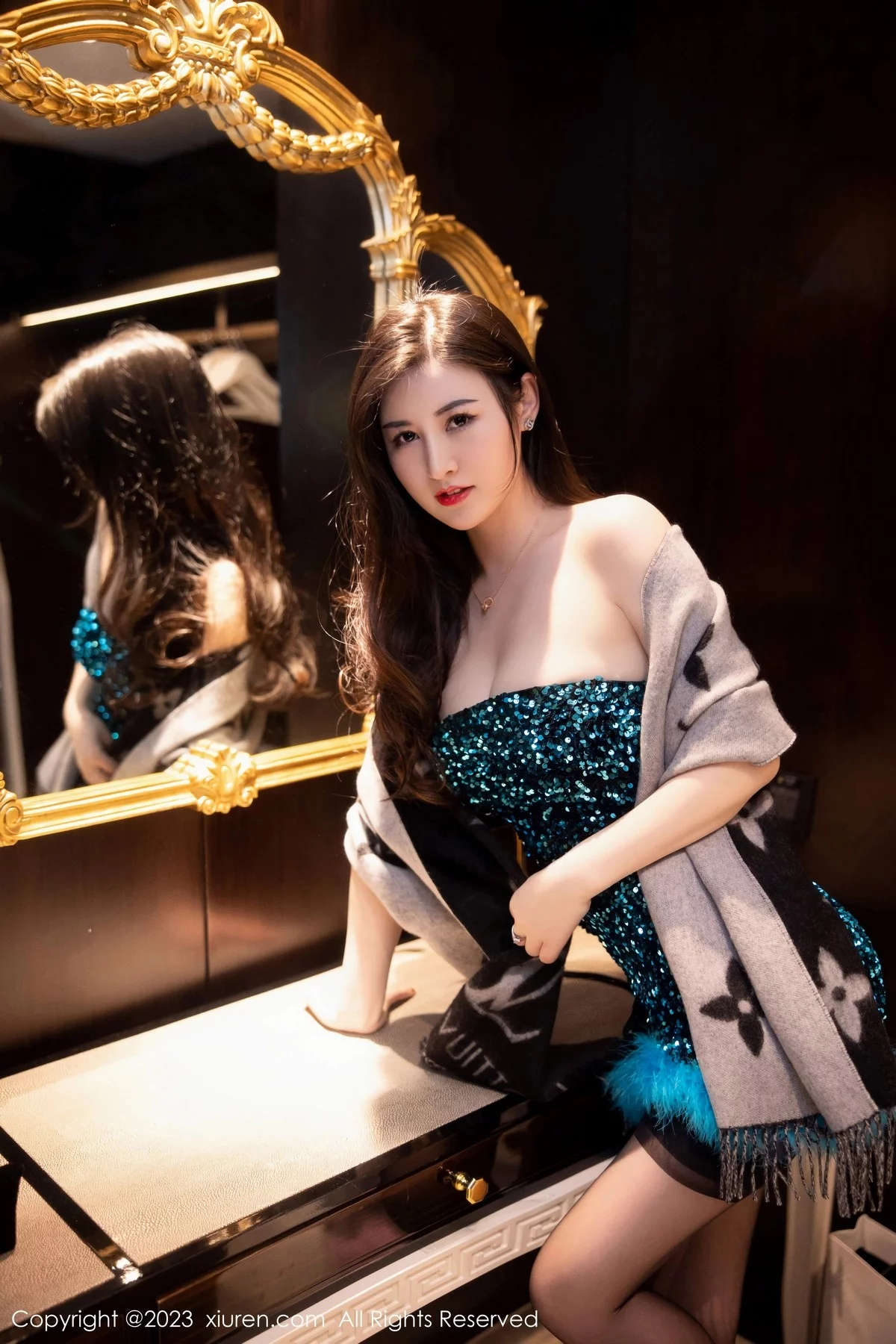 [[XiuRen秀人网]秀人网]No.6384_模特诗诗kiki性感蓝黑露肩连衣短裙露黑色蕾丝内衣惹火诱惑写真86P