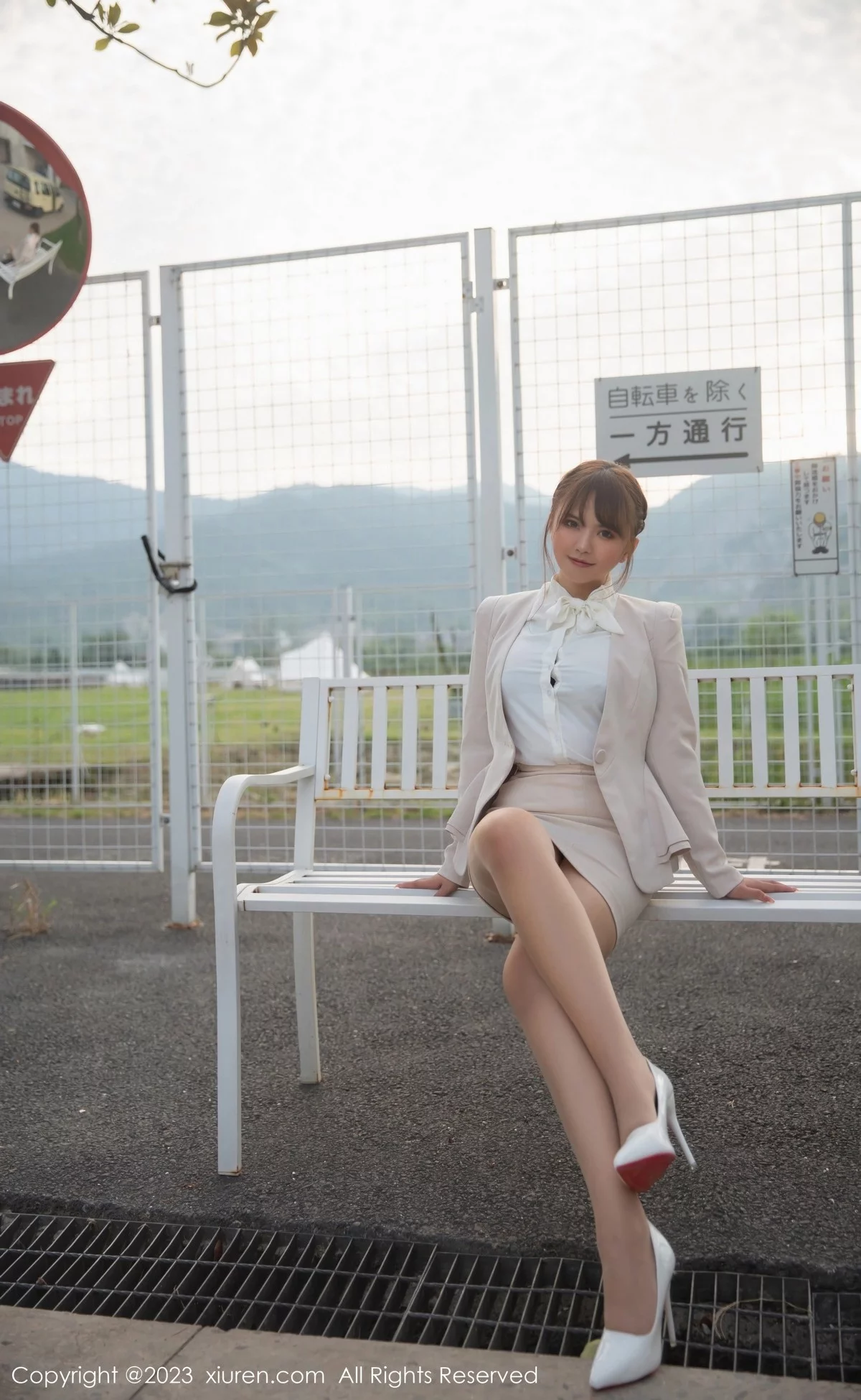 [[XiuRen秀人网]秀人网]No.6383_模特张思允Nice户外OL装半脱露性感黑色蕾丝内衣迷人诱惑写真87P