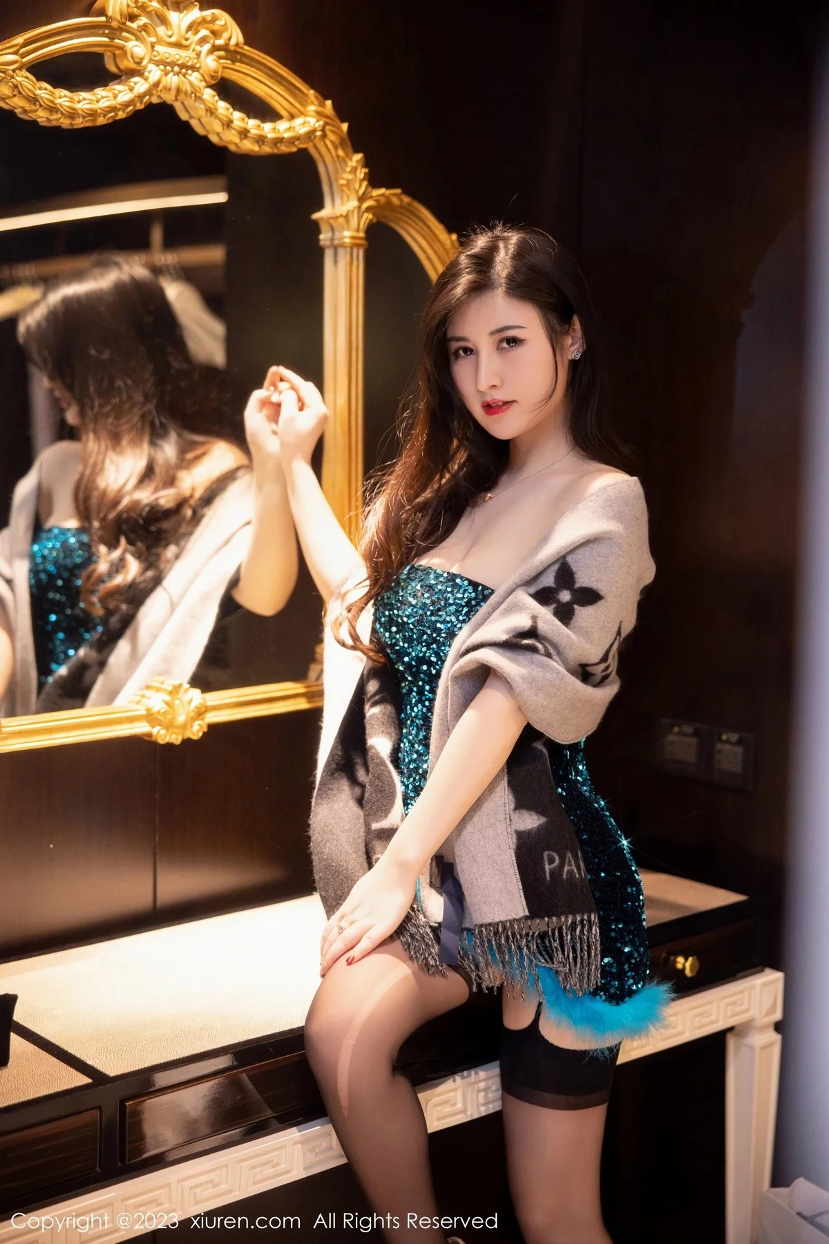 [[XiuRen秀人网]秀人网]No.6384_模特诗诗kiki性感蓝黑露肩连衣短裙露黑色蕾丝内衣惹火诱惑写真86P