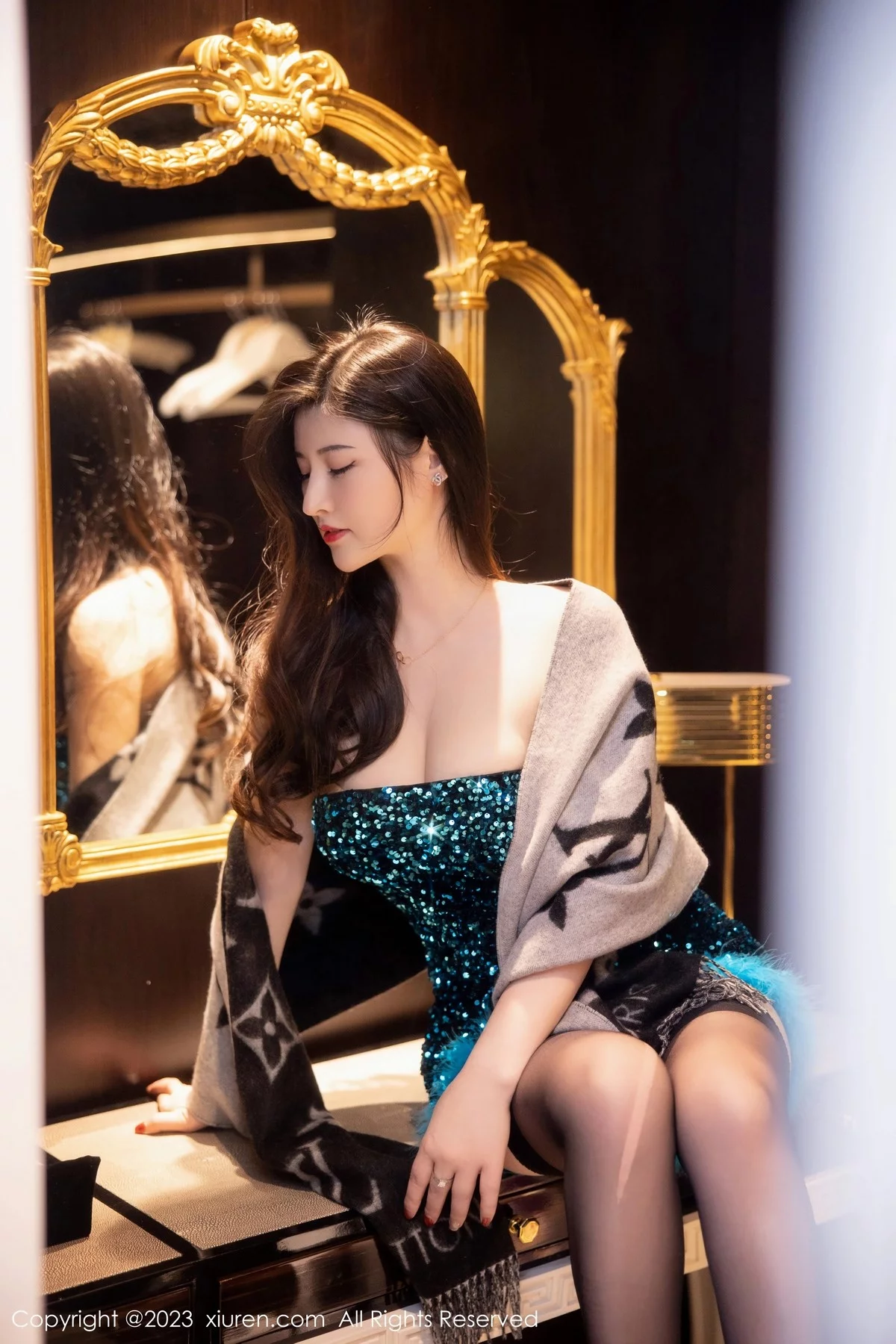 [[XiuRen秀人网]秀人网]No.6384_模特诗诗kiki性感蓝黑露肩连衣短裙露黑色蕾丝内衣惹火诱惑写真86P