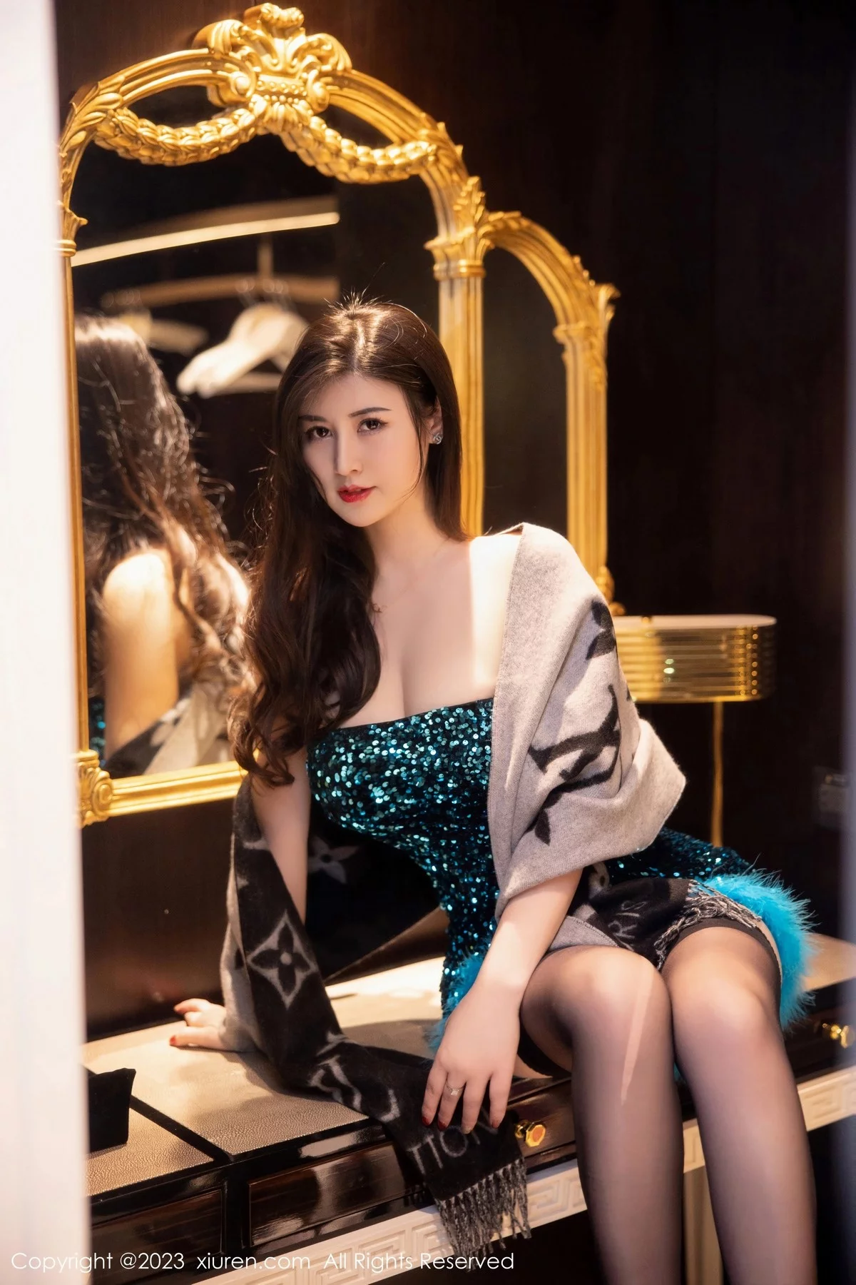 [[XiuRen秀人网]秀人网]No.6384_模特诗诗kiki性感蓝黑露肩连衣短裙露黑色蕾丝内衣惹火诱惑写真86P